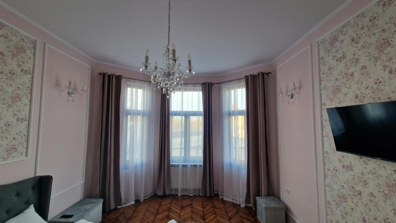 Uvs Central Luxury Apartment Nagyvárad Kültér fotó