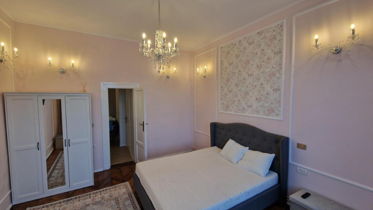 Uvs Central Luxury Apartment Nagyvárad Kültér fotó