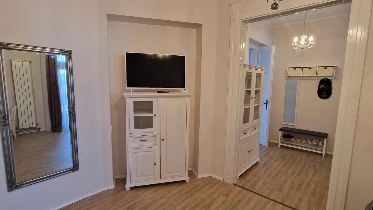 Uvs Central Luxury Apartment Nagyvárad Kültér fotó