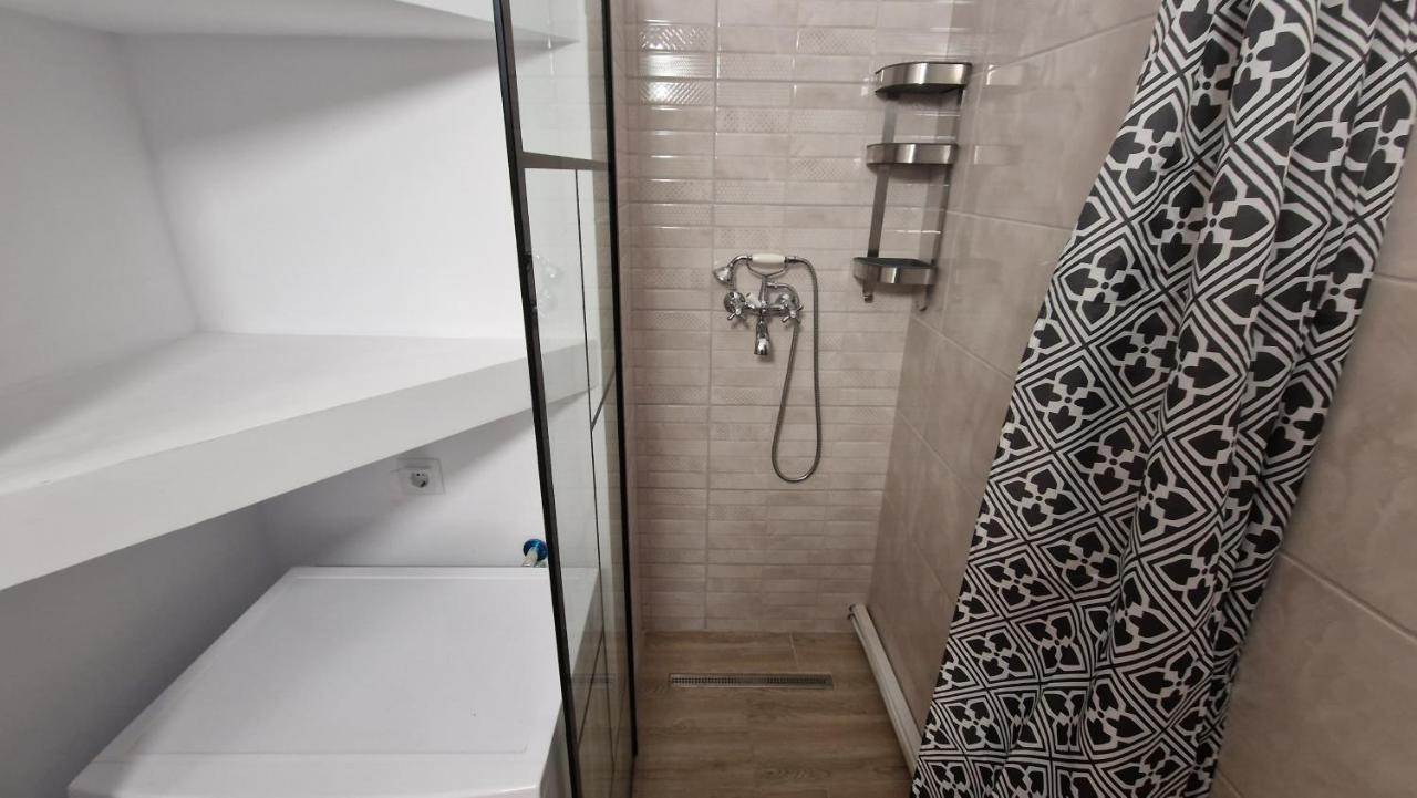 Uvs Central Luxury Apartment Nagyvárad Kültér fotó